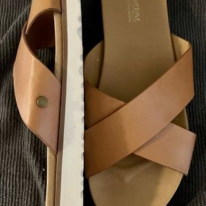 Catherine Malandrino slide - just in time for summer! Beautiful and classic.